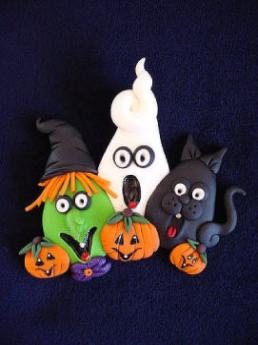 Halloween Party Pin - BOO! Give that final touch to this seasonal day! Handmade with polymer clay. Pin is created piece by piece. Pin bar on the back. All pins are boxed for protection. Unique design!