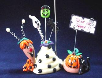 Handmade with glazed Fimo. Nickel and silver wire are used for final details. Each Item can be personalized or the note can bring a special message. (Please, specify it with your order)
